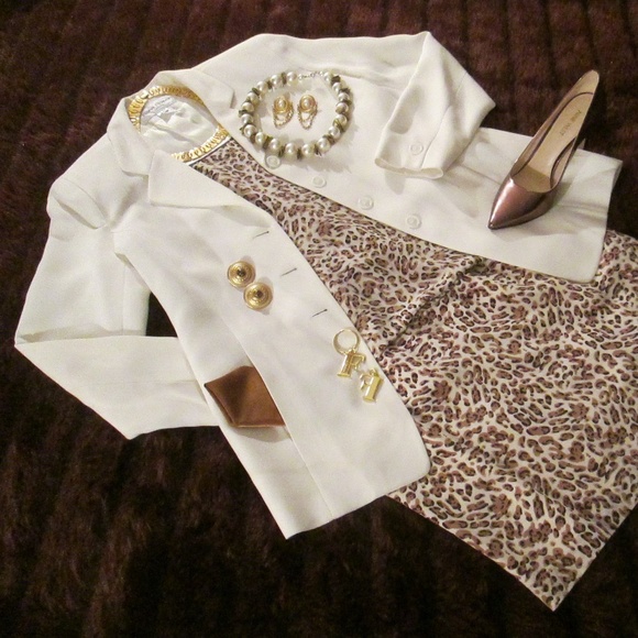 Rena Rowan Jackets & Blazers - RENA ROWAN PETITE LINED LT. CREAM/WHITE BLAZER
